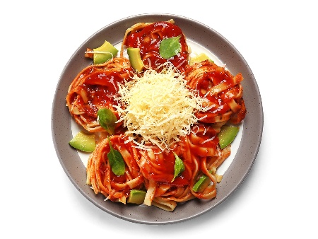 Талиатели с доматен сос, авокадо и сирене Пекорино - снимка на рецептата